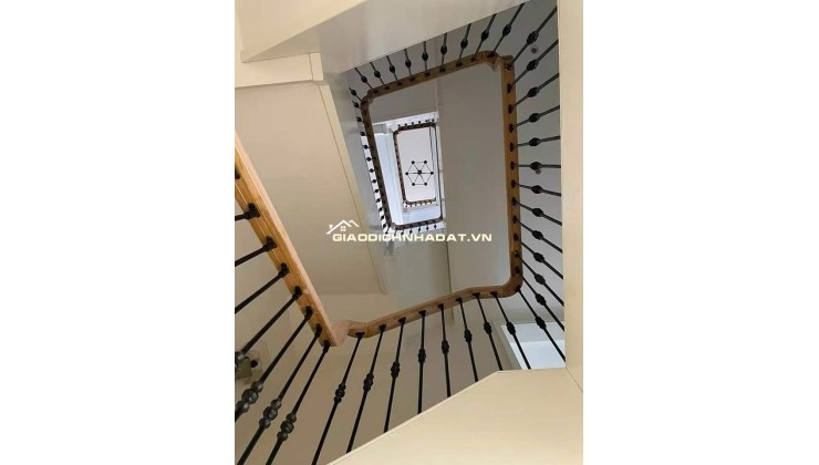 Cho thuê nhà mới, căn góc, Mai Hắc Đế, thang máy; vỉa hè 91m2* 5T- 31 Tr